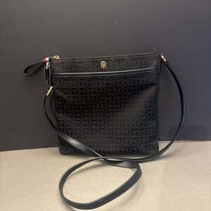 TOMMY HILFIGER BLACK CANVAS,GOLD,SHOULDER BAG,HANDBAG,CROSSBODY